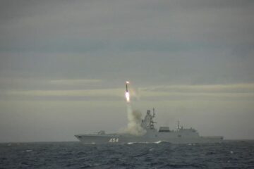 Navy Planning for December 2025 Hypersonic Missile Test off USS Zumwalt -  USNI News
