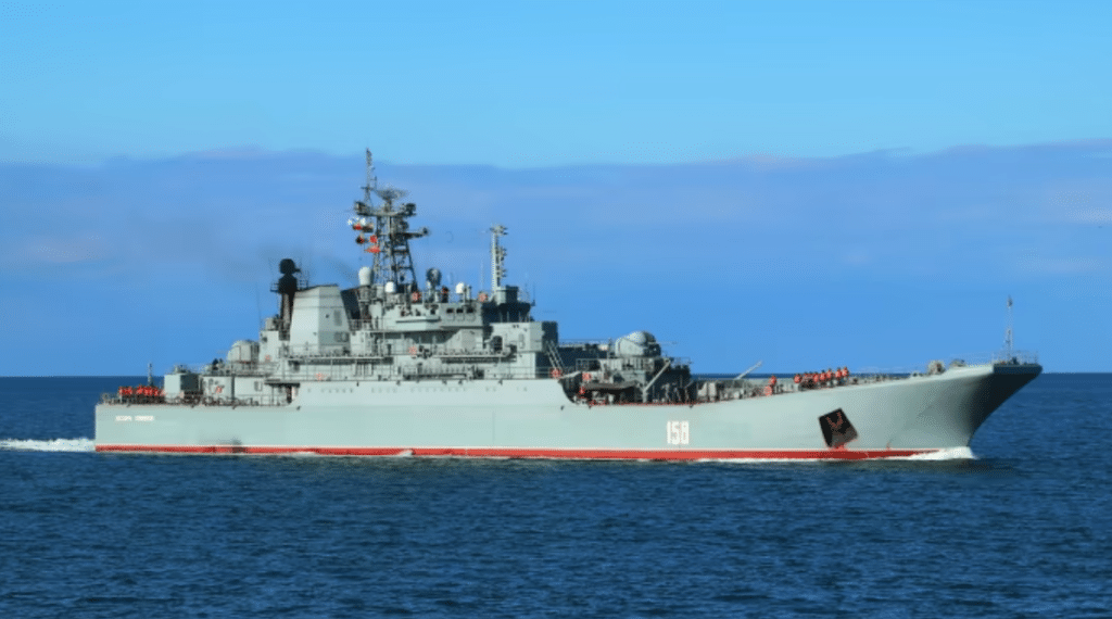 Ukraine tấn công tàu LST Caesar Kunikov lớp Ropucha-I của Nga bằng cuộc tấn công của USV