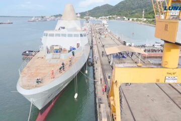 Malaysia’s First Littoral Combat Ship Maharaja Lela Enters Water