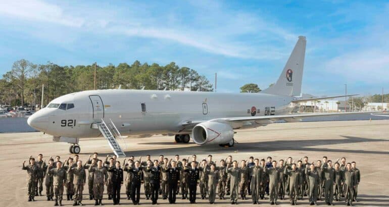 وصول طائرة دورية بحرية جديدة من طراز P-8 A Poseidon تابعة للبحرية الكورية الجنوبية